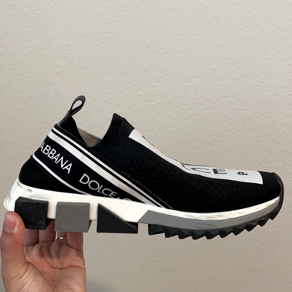 Size 36 or 6 US in women’s D&G.